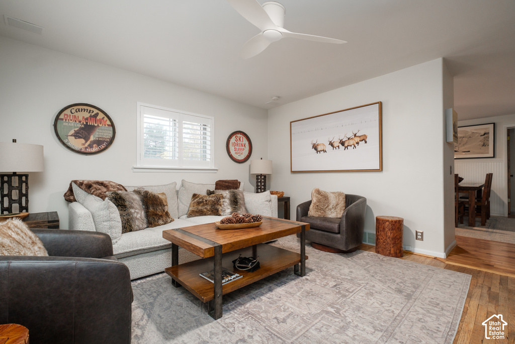 1420 PARK AVE photo 4