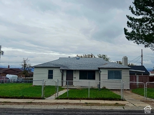 5515 S NORTHWEST AVE photo 2