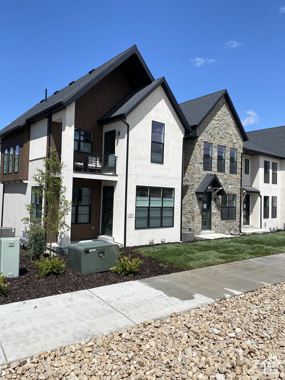 1778 N 180 E photo 2
