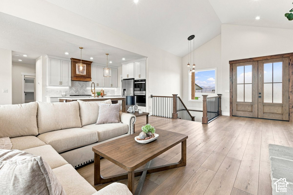 530 E HETFIELD DR photo 2