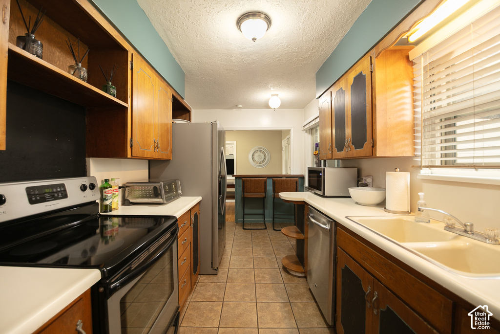 541 E 700 S photo 5