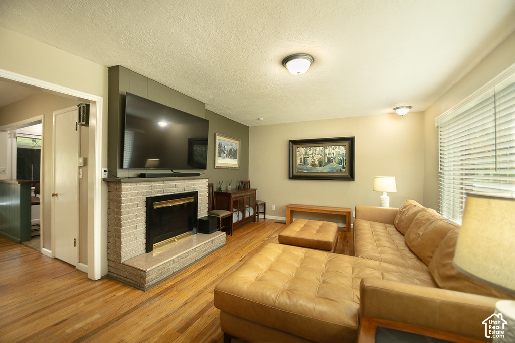 541 E 700 S photo 2