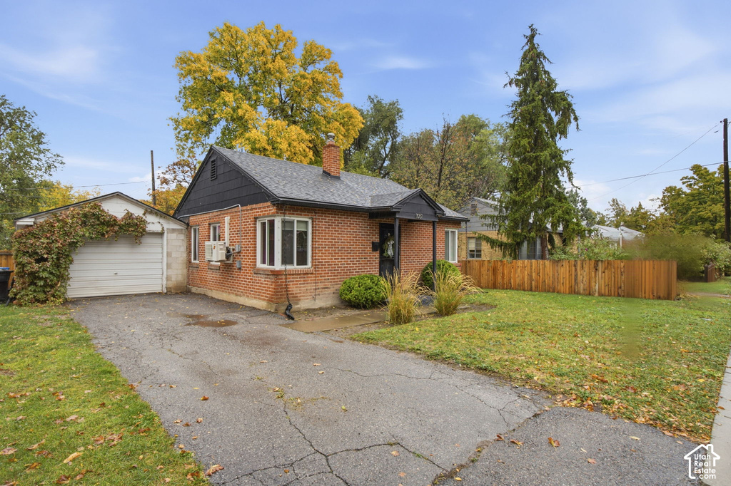 1051 CRESCENT DR photo 2