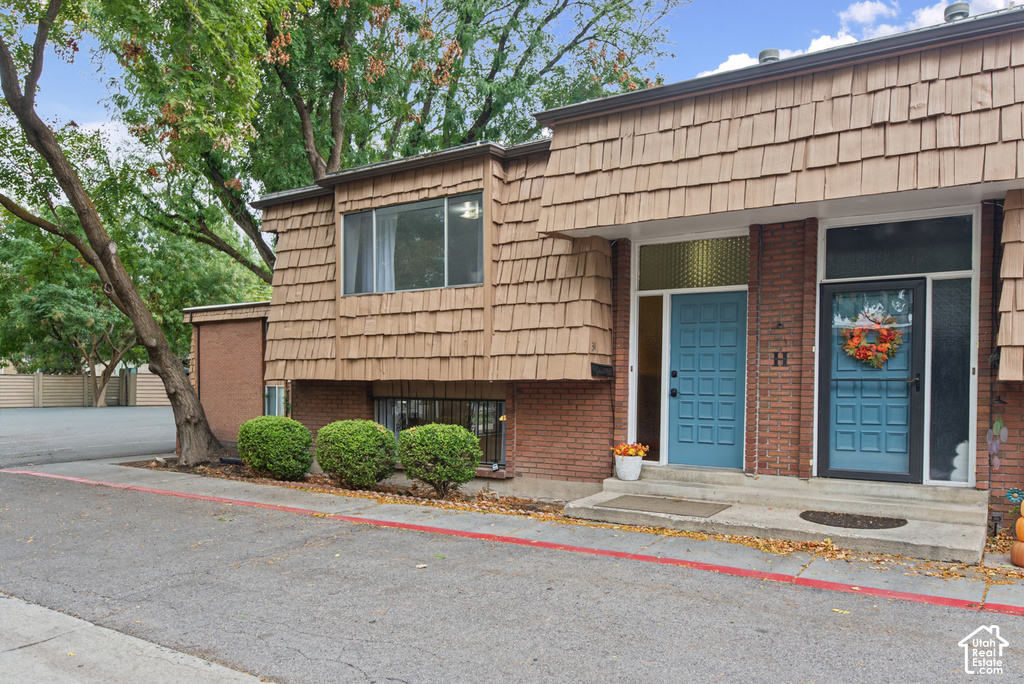 734 E 3690 S photo 2