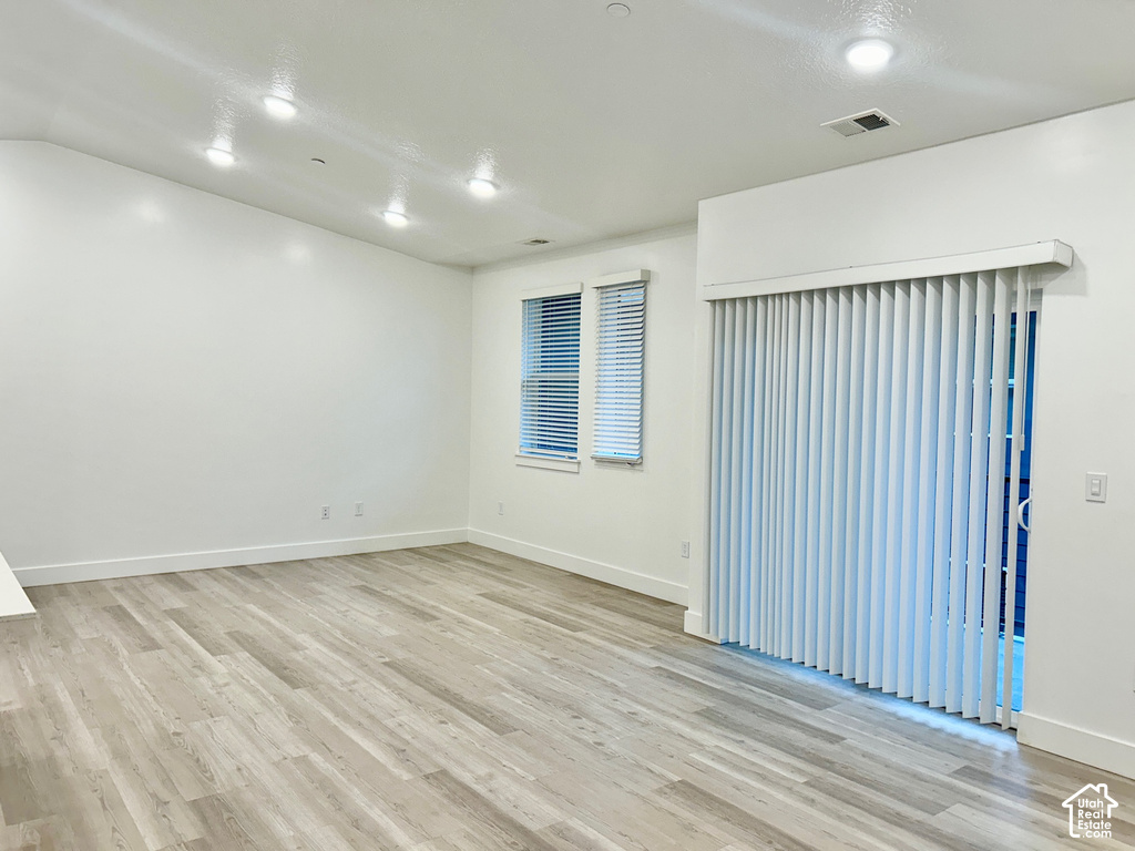 472 W 40 S photo 4