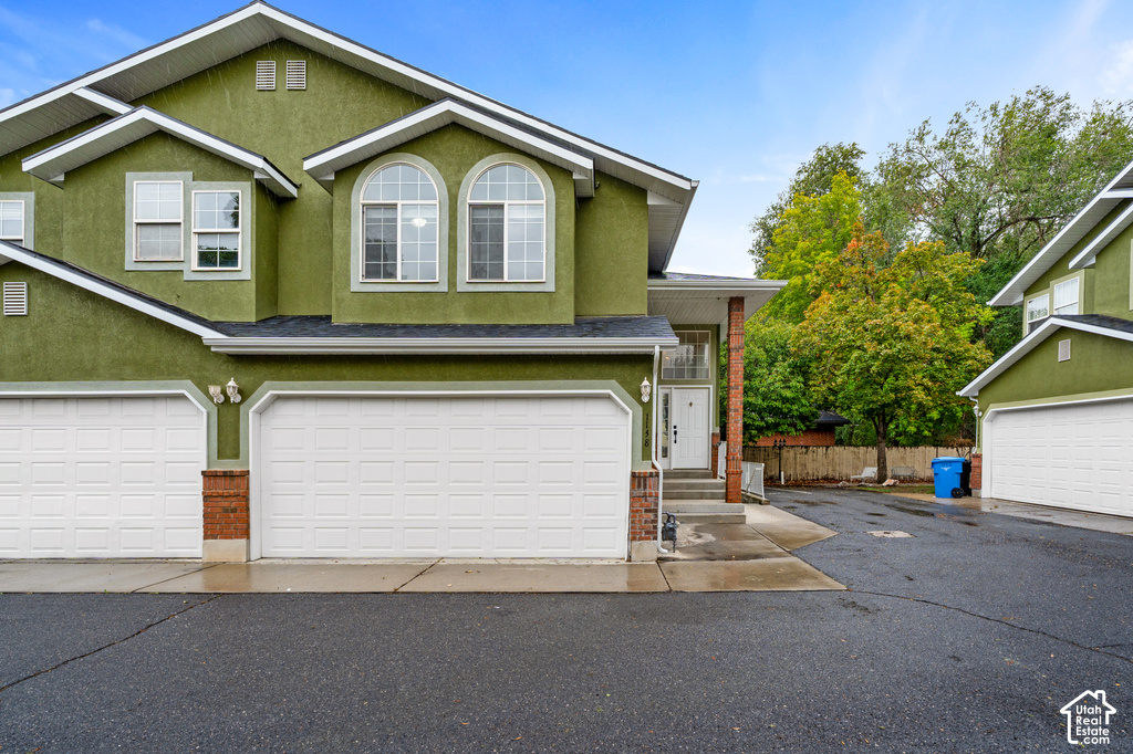 1138 E ELGIN AVE photo 3