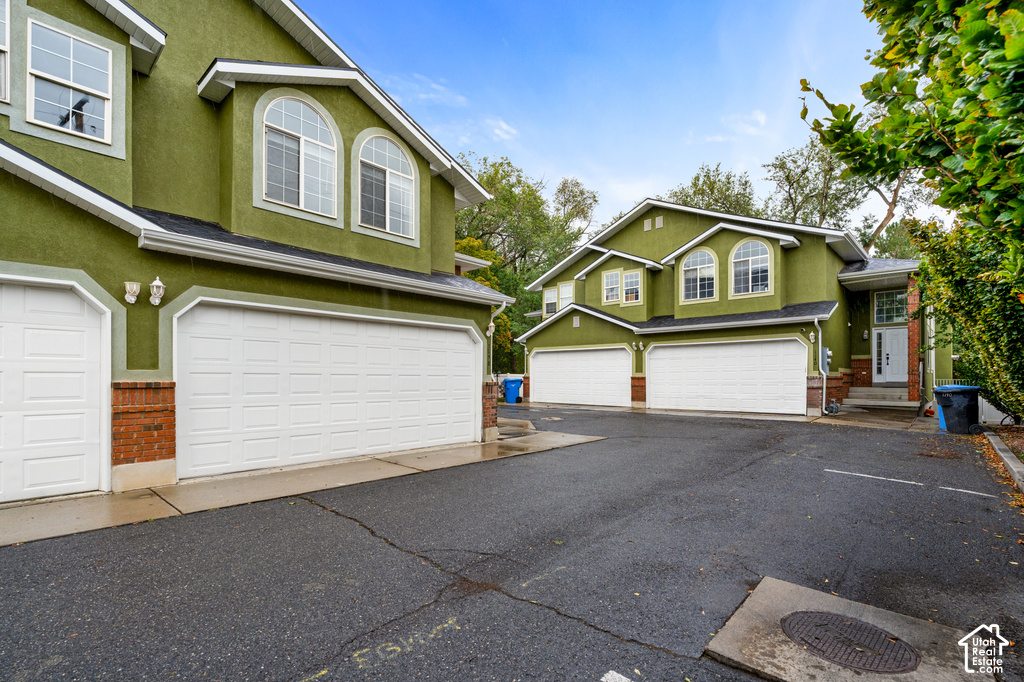 1138 E ELGIN AVE photo 2