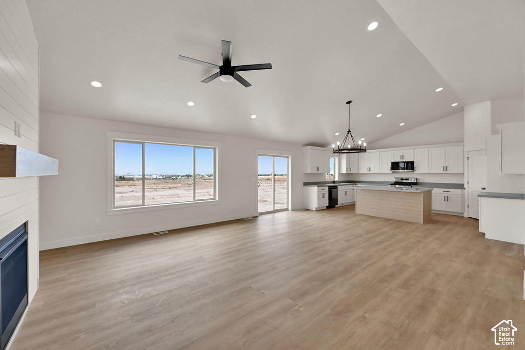 633 E SHELLY LN photo 5