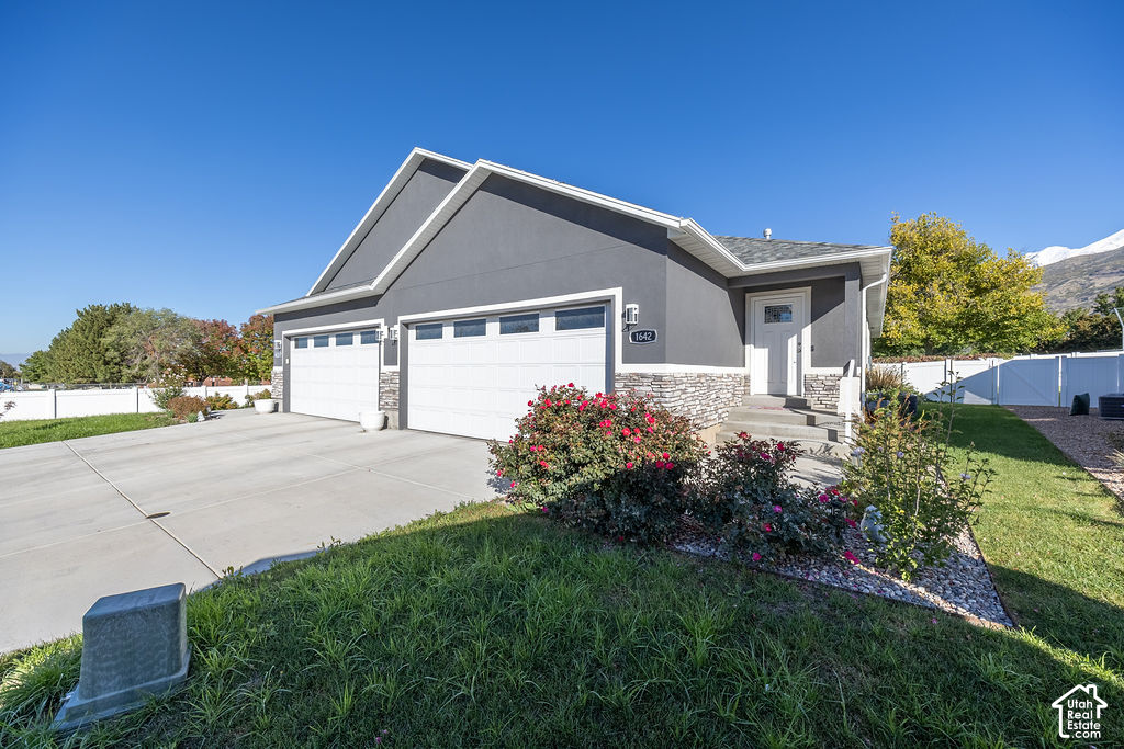 1642 N 160 E photo 3