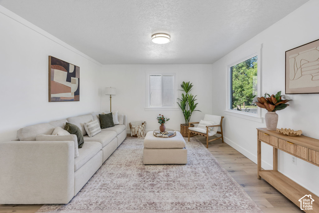 1155 W HAYES AVE photo 4