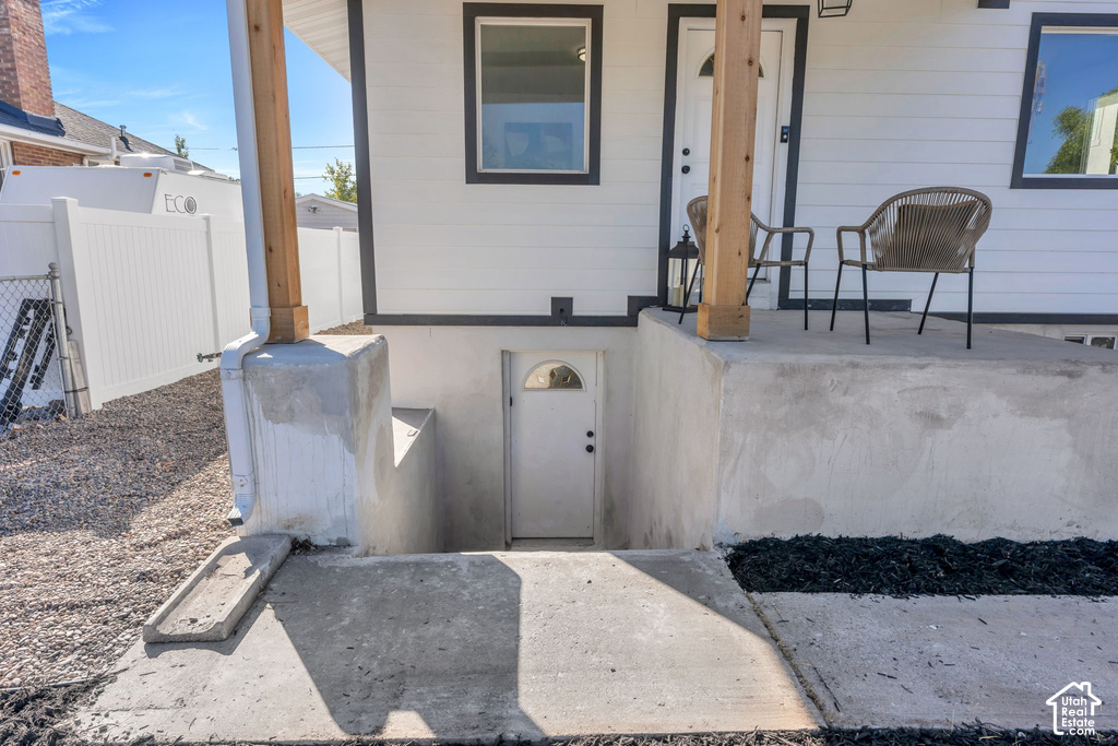 1155 W HAYES AVE photo 3