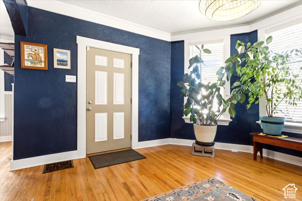 452 E HOLLYWOOD AVE photo 3