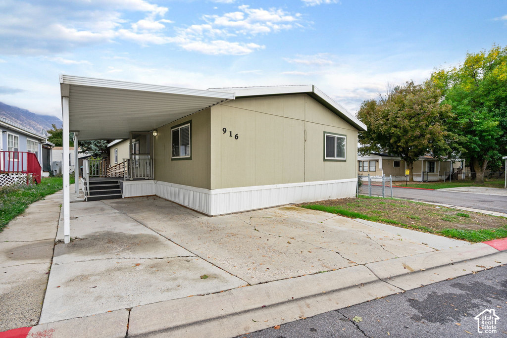 916 E 1180 S photo 2