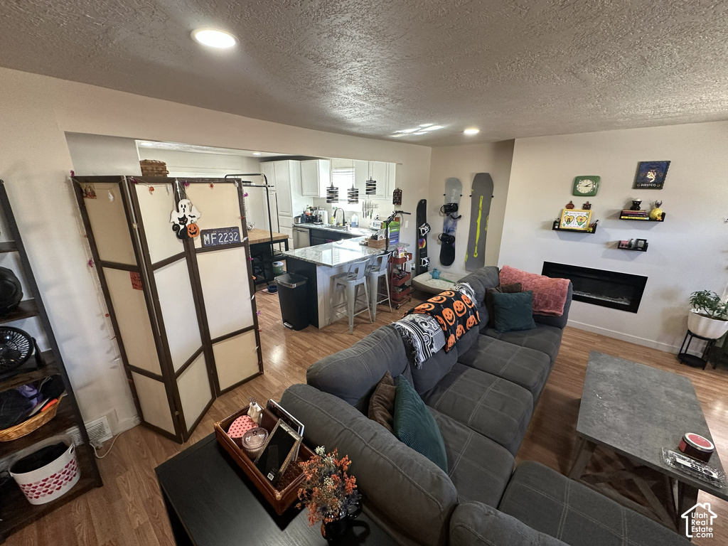 384 E DOREEN ST photo 5