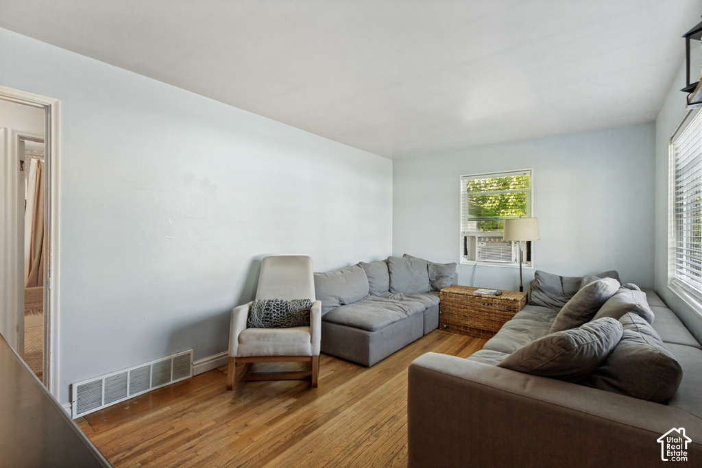 334 E OAKLAND AVE photo 3