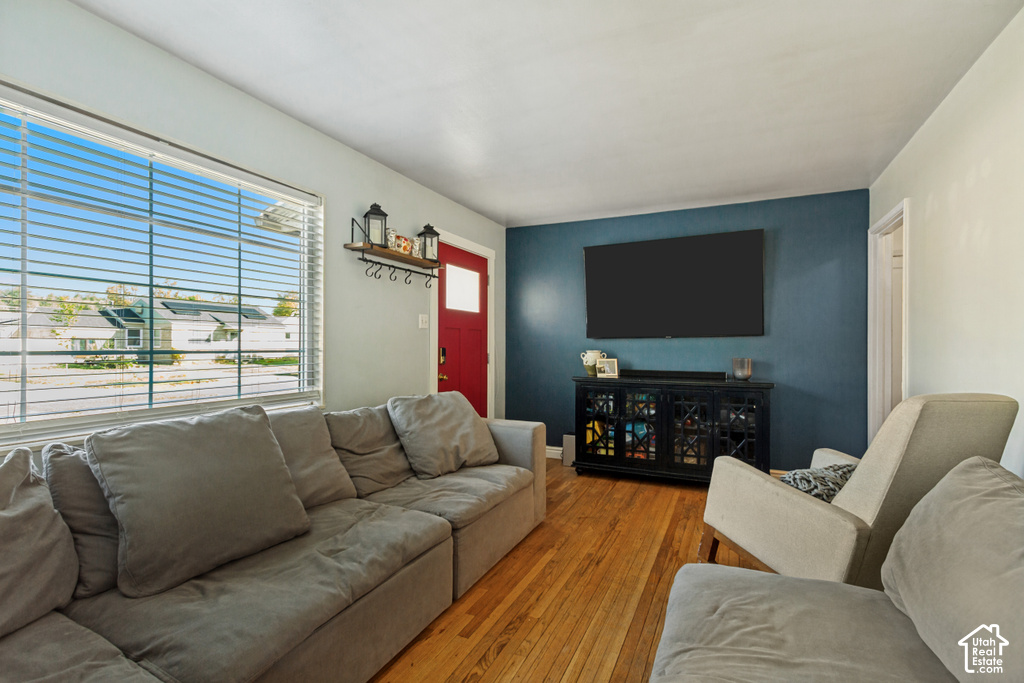 334 E OAKLAND AVE photo 4