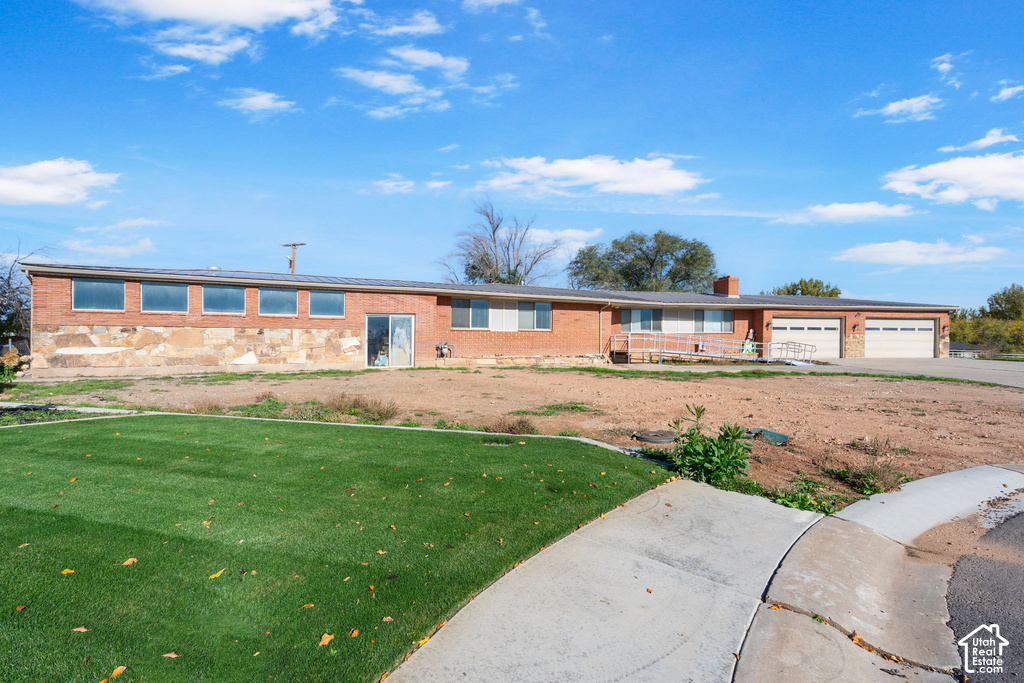 369 N BONNIE DR photo 2