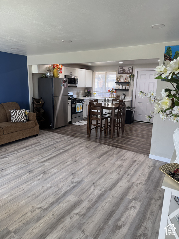 40 ZIRCON CIR photo 3