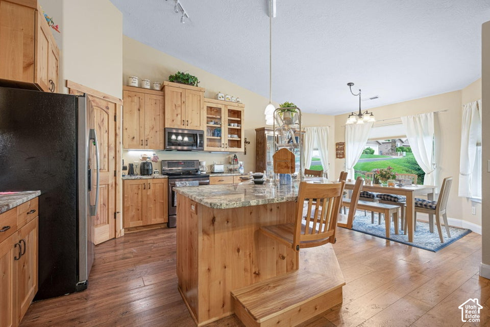 210 N MALL DR photo 5