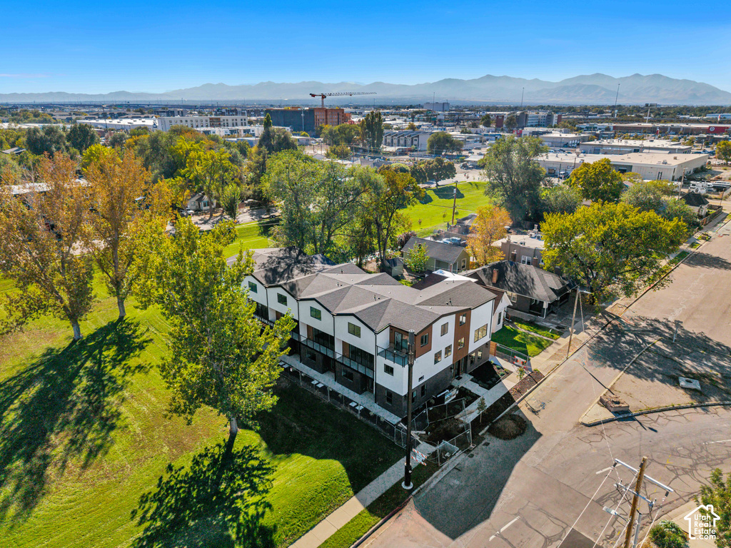 135 W GOLTZ AVE photo 3