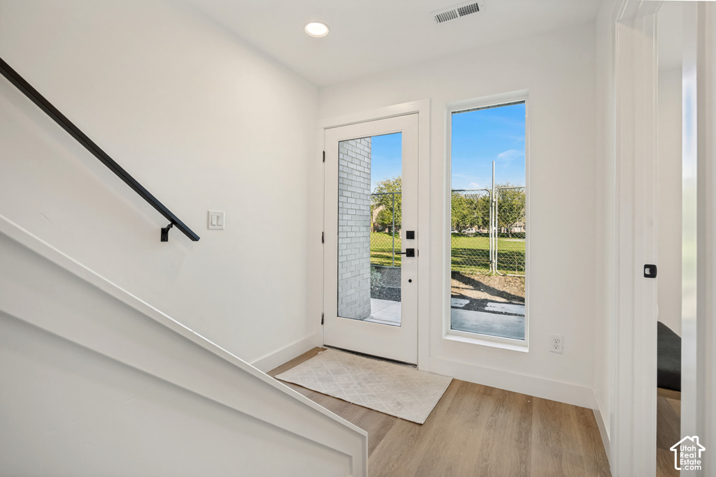 135 W GOLTZ AVE photo 4