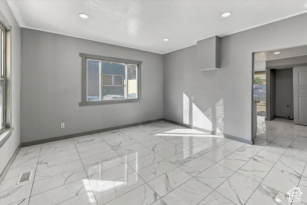 2409 D AVE photo 4