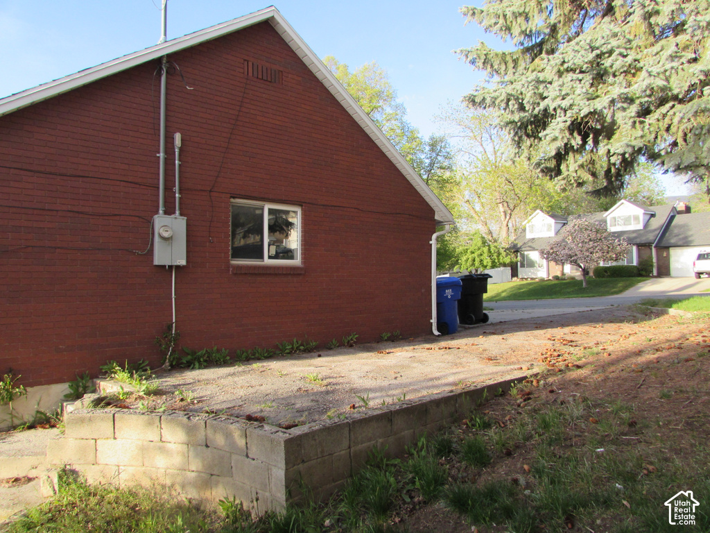 3166 S LINDEN ST photo 4