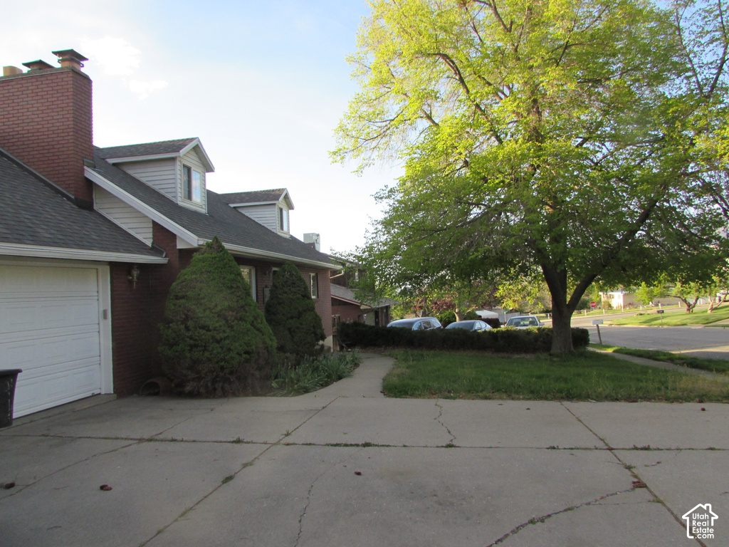 3166 S LINDEN ST photo 2