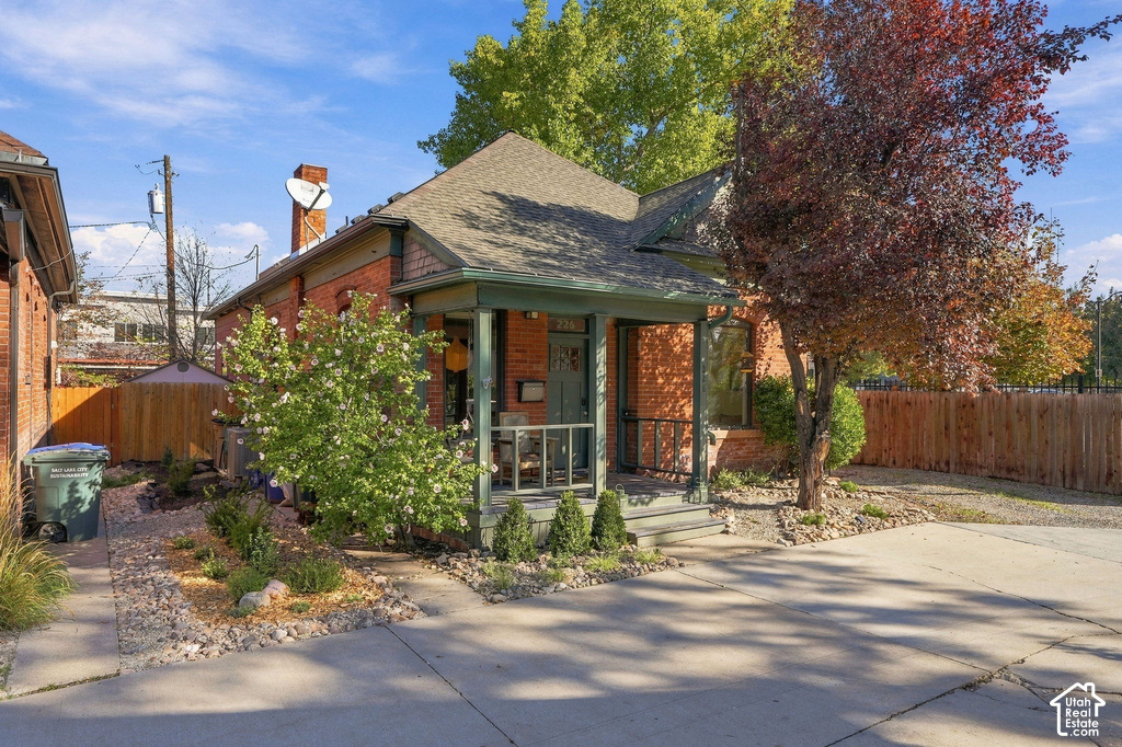226 W MONTROSE AVE photo 4