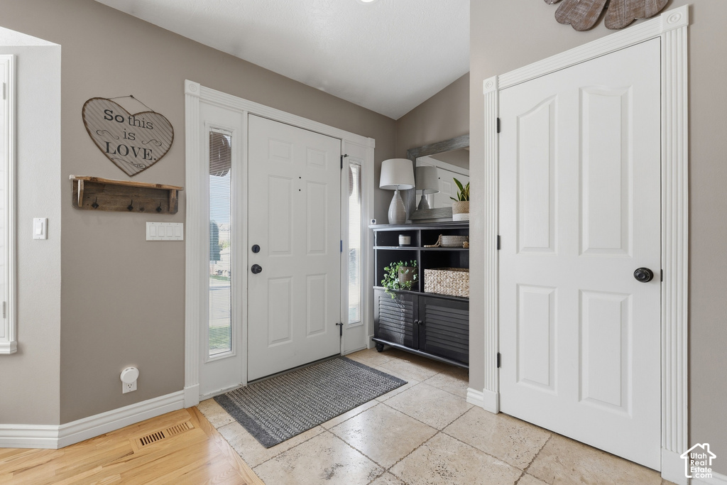 477 E 1050 N photo 3
