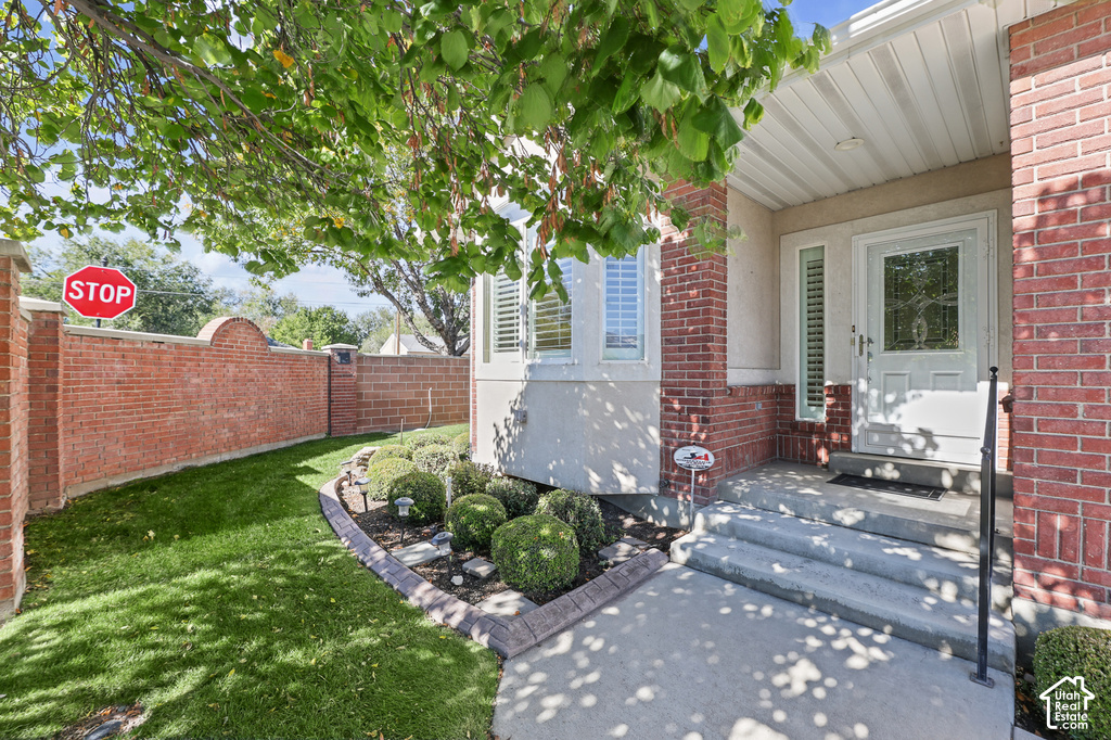 1692 W PEACEFUL WAY photo 2
