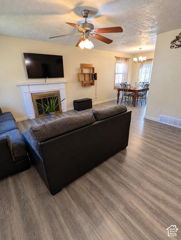 975 W DEBONAIR DR photo 2