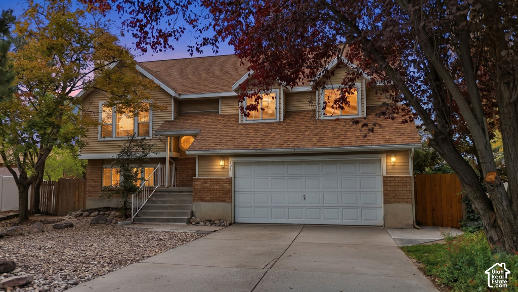 121 W MAGIC DR photo 2