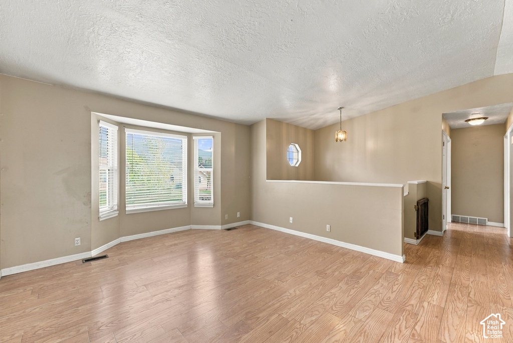 1177 N 200 W photo 3