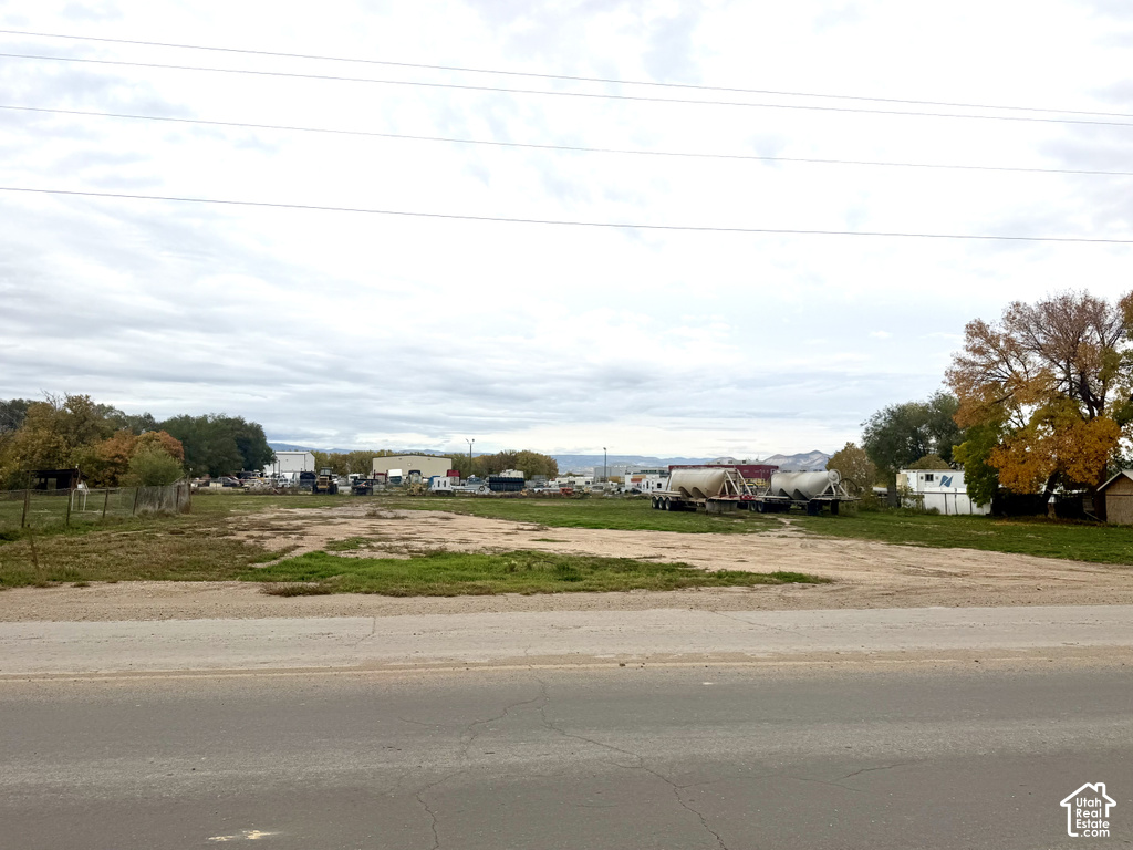 551 E 500 S photo 2