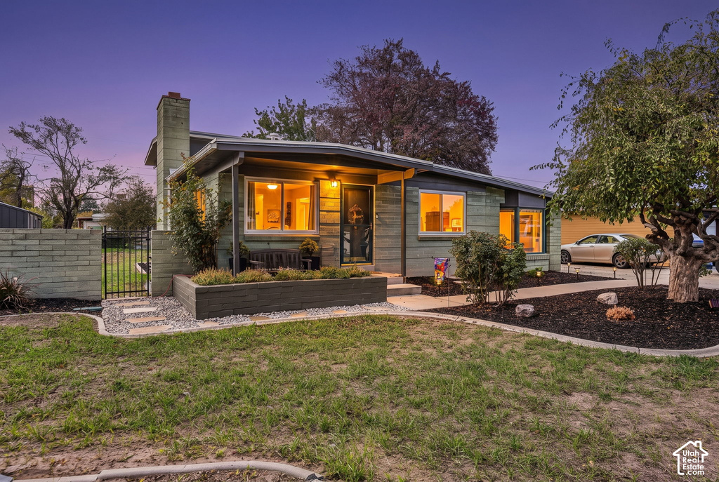 1311 W VARDEN WAY photo 2