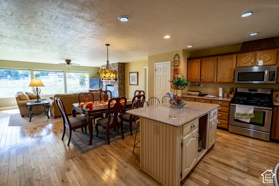 878 E MOUNTAIN VIEW DR photo 3