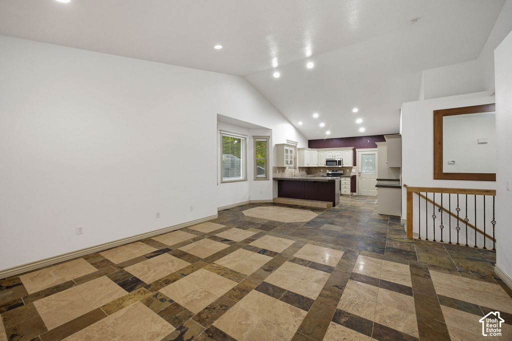684 E APPLE DR photo 4