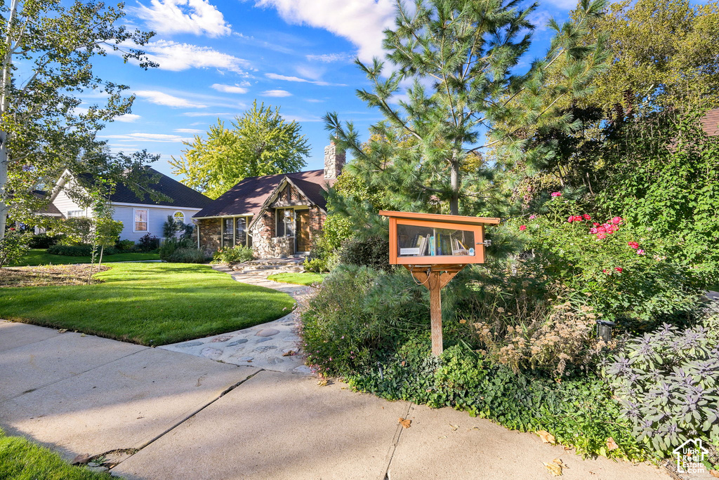 2861 MARILYN DR photo 2