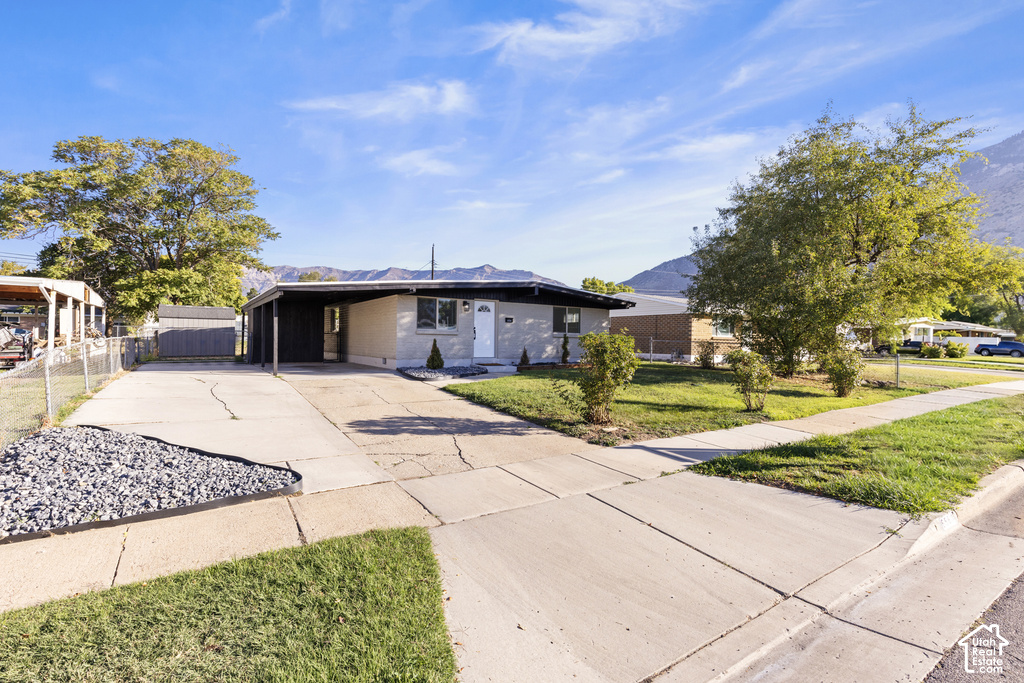 656 E 1050 N photo 2