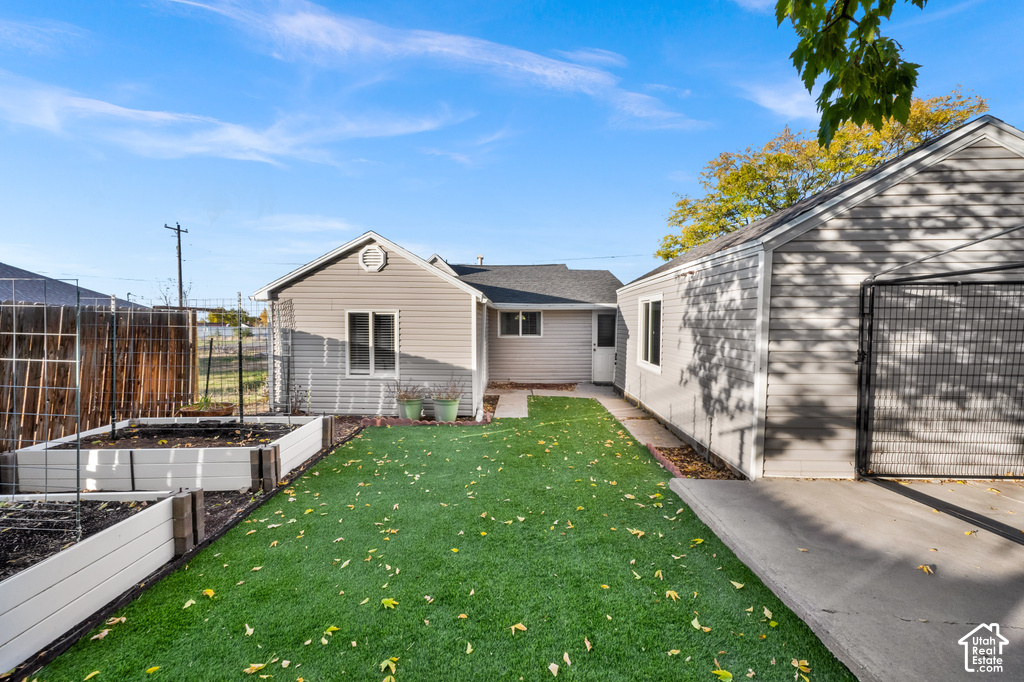218 E VINE S photo 3