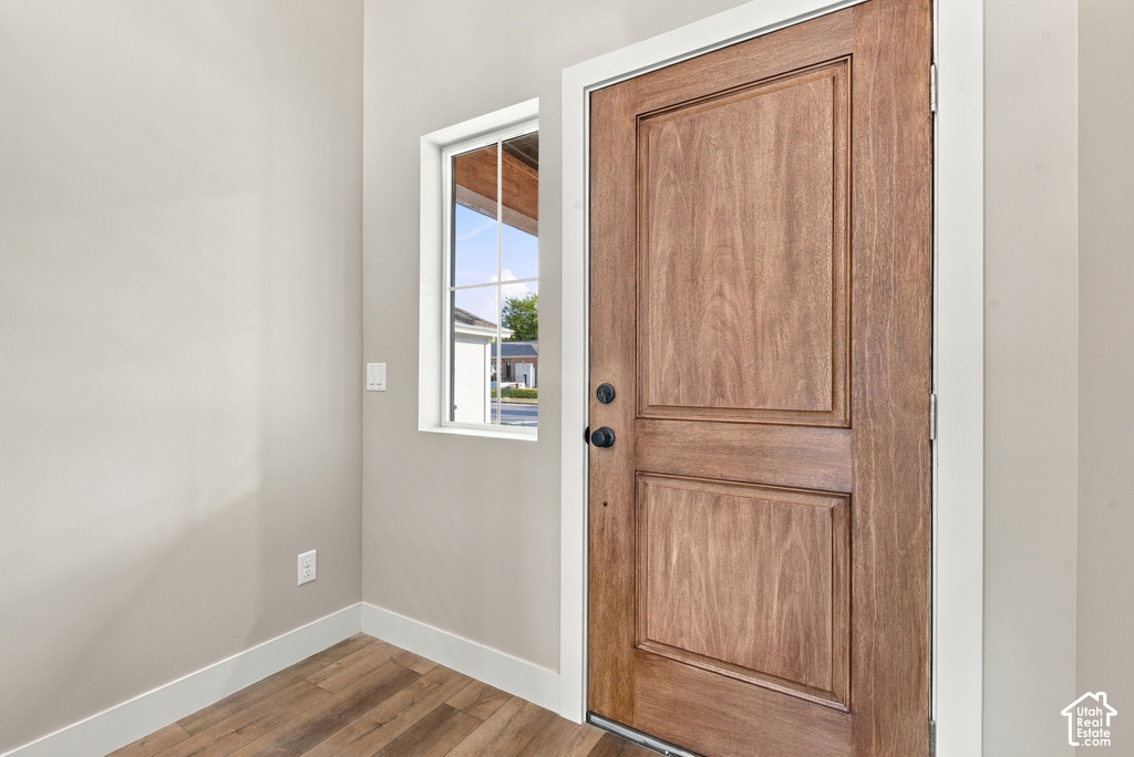 97 E CRESTWOOD photo 5