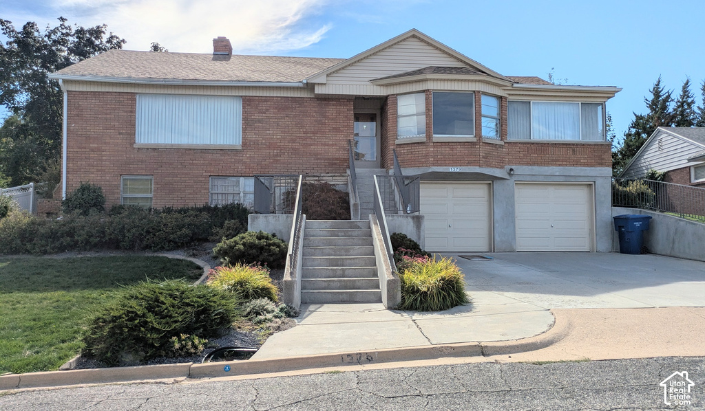 1379 E KINGSTON DR photo 2