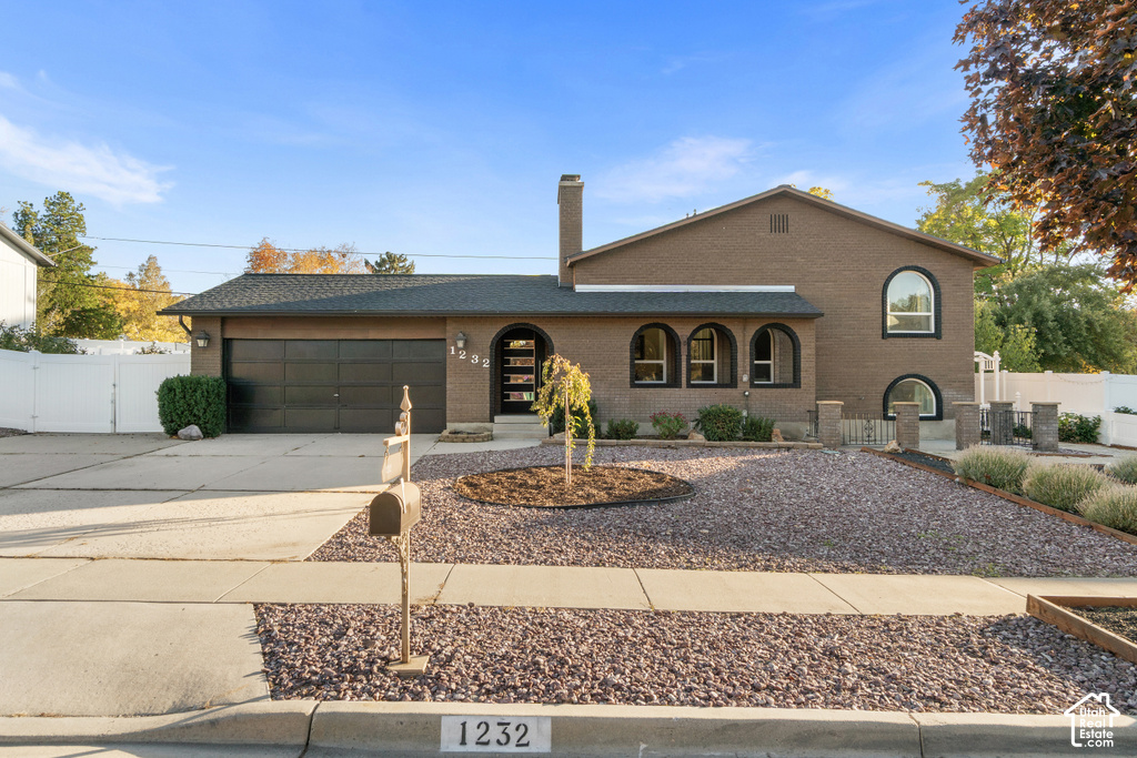1232 E LORI CIR photo 2