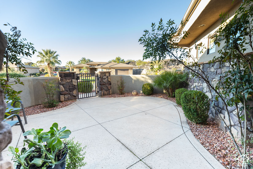 680 E FLORENCE DR photo 4