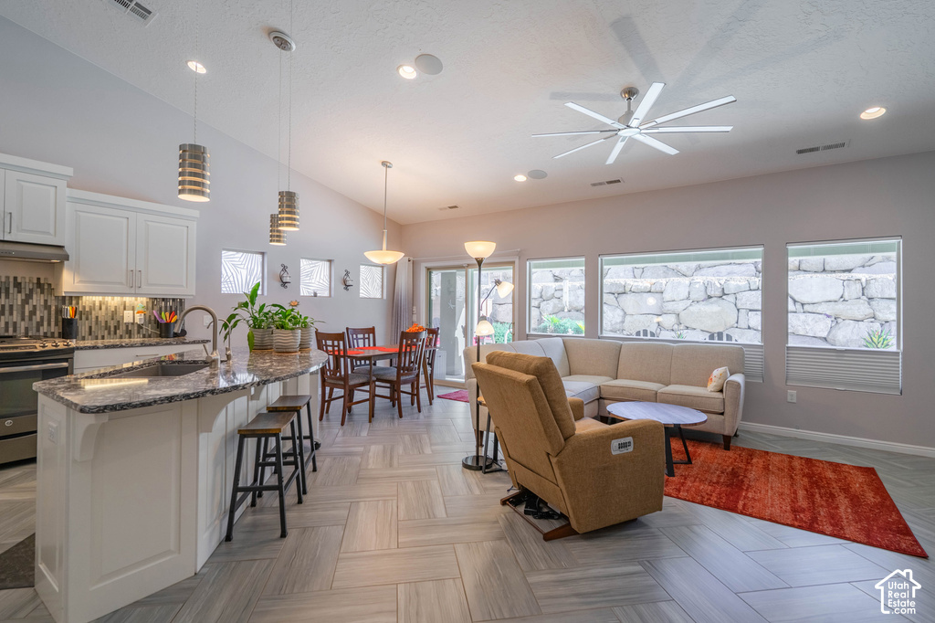 1391 W WHITESTONE DR photo 3
