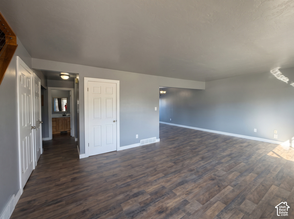 2760 S CENTERBROOK photo 3