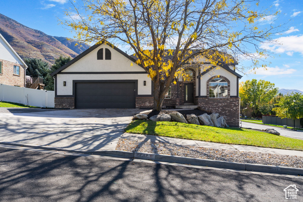 2232 E LONE EAGLE LN photo 2
