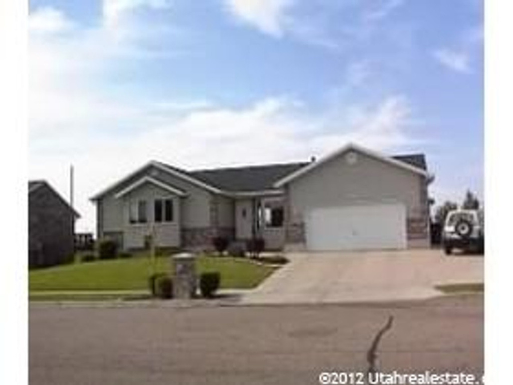 2986 W 5500 S, Roy, UT 84067