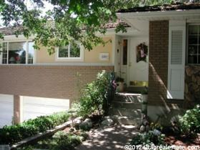 2219 E Lauri Kay Dr, Holladay, UT 84117